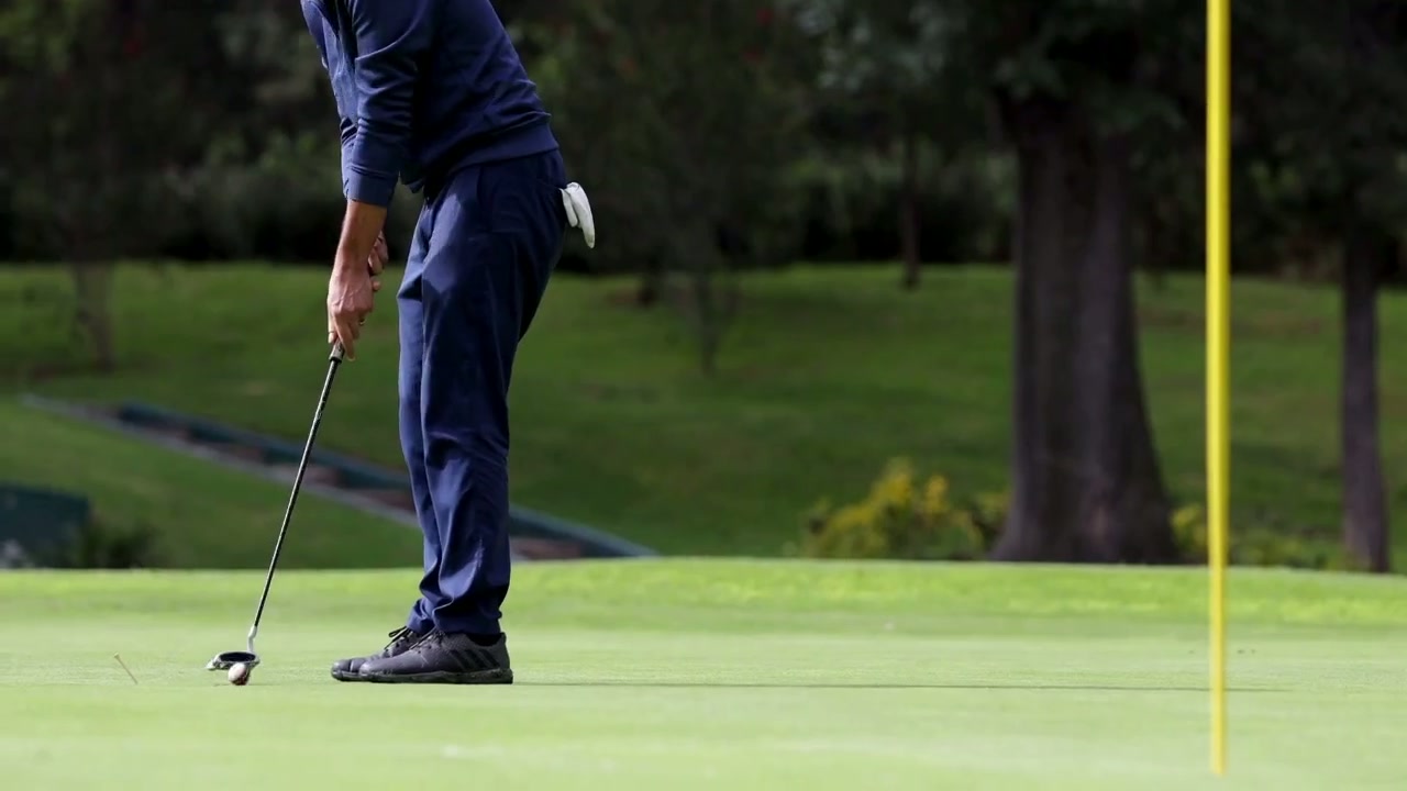 Golfer putting during a measured session